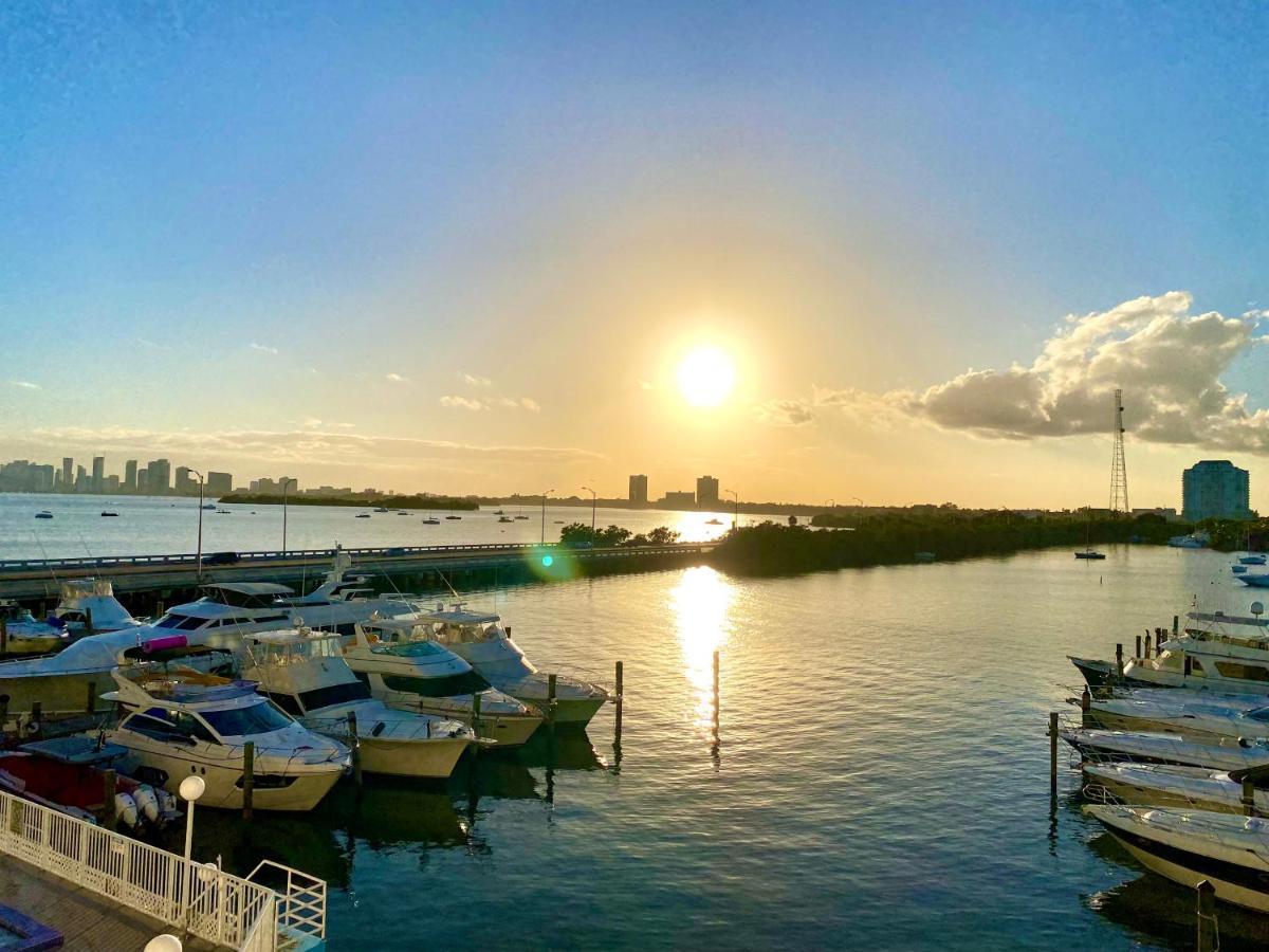 Modern Waterfront Apartment With Miami Skyline View, Free Parking 5 Mins Drive To Miami Beach Luaran gambar