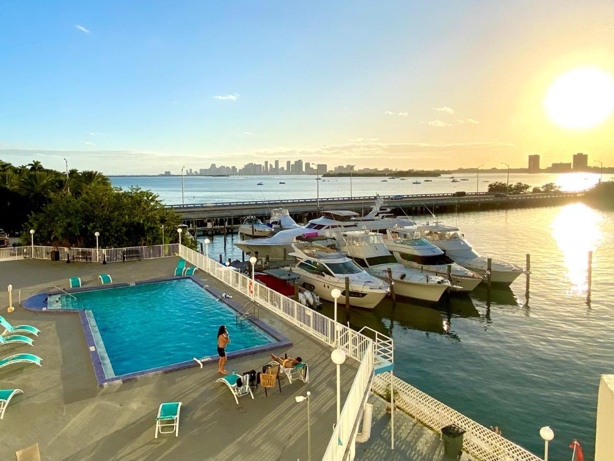 Modern Waterfront Apartment With Miami Skyline View, Free Parking 5 Mins Drive To Miami Beach Luaran gambar