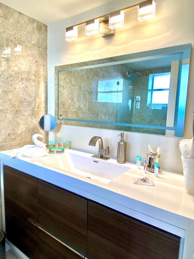 Modern Waterfront Apartment With Miami Skyline View, Free Parking 5 Mins Drive To Miami Beach Luaran gambar